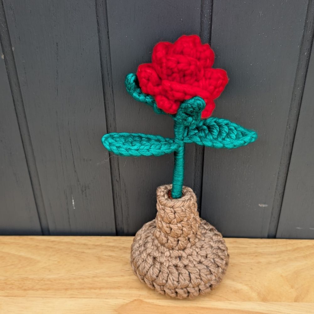 Red Rose Plant in a Cream Stuffed Vase — Front